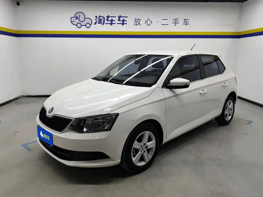 SKODA FASCIA 2017