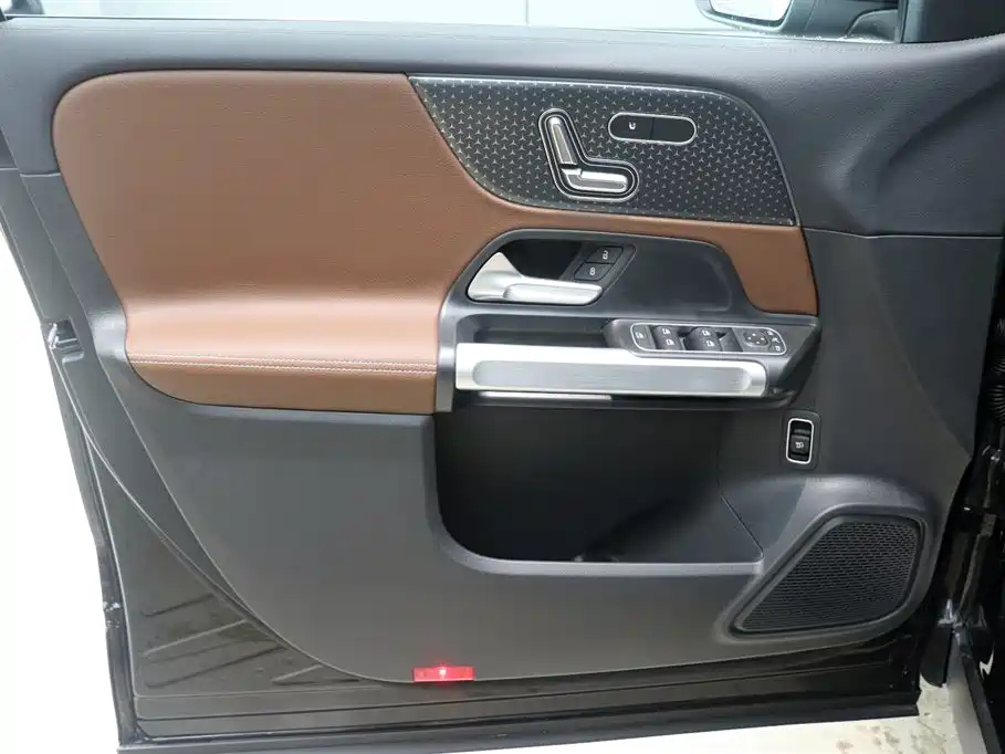 MERCEDES BENZ GLB 2025
