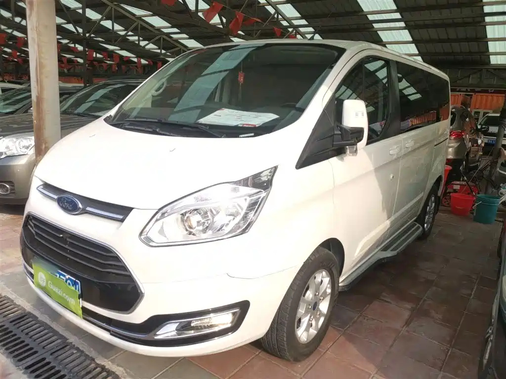 FORD TOUREO 2020