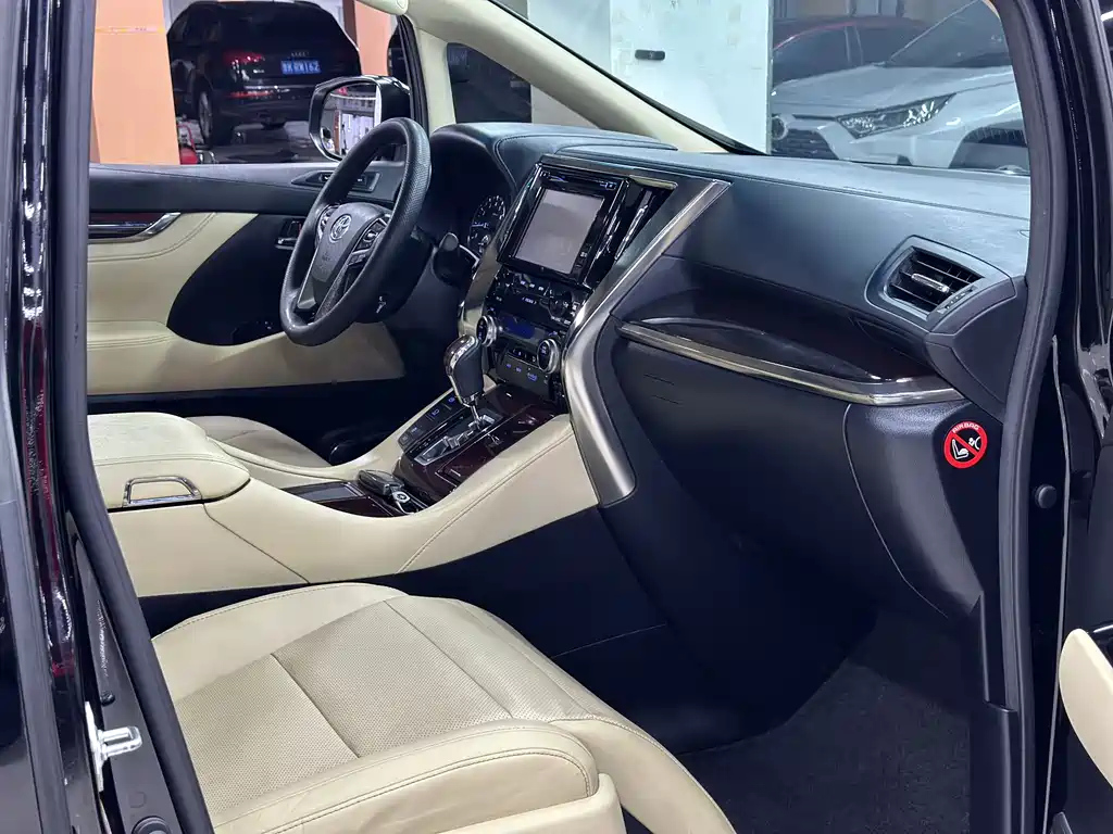 TOYOTA ALPHARD 2018