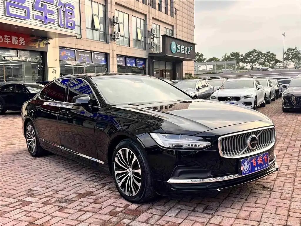 VOLVO S90 2023