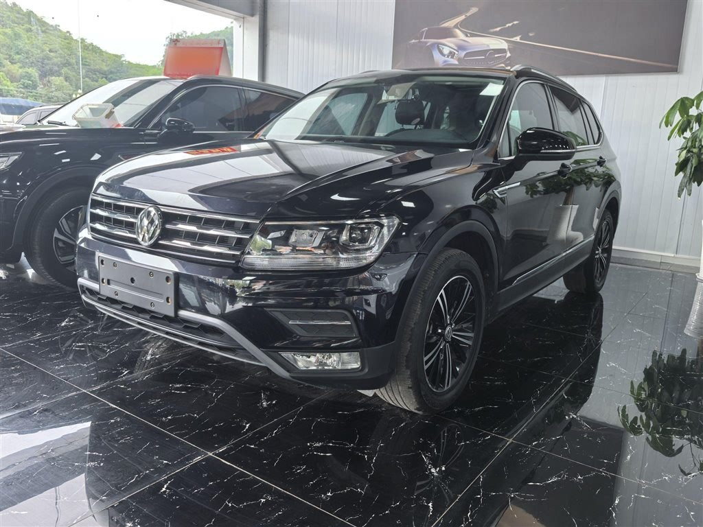 VOLKSWAGEN TIGUAN L 2020