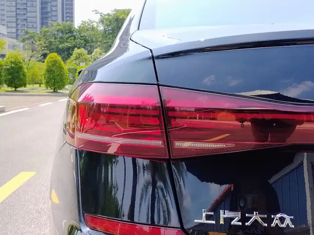 VOLKSWAGEN PASSAT 2022