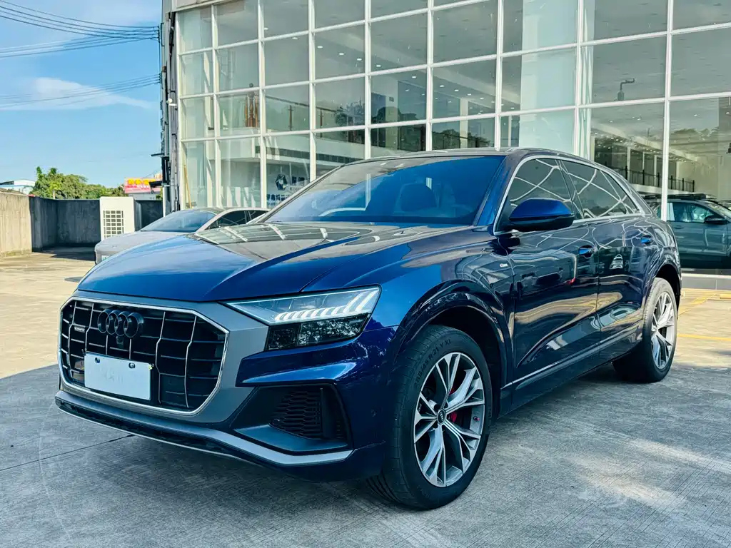 AUDI Q8 2022