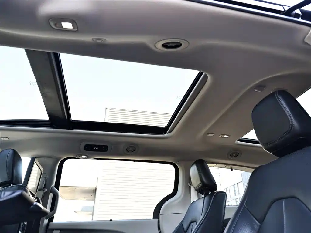 CHRYSLER OTHER 2018