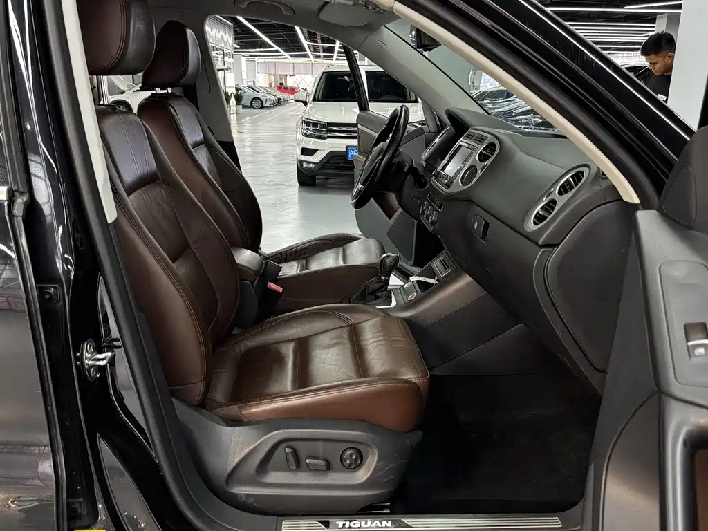 VOLKSWAGEN TIGUAN 2015