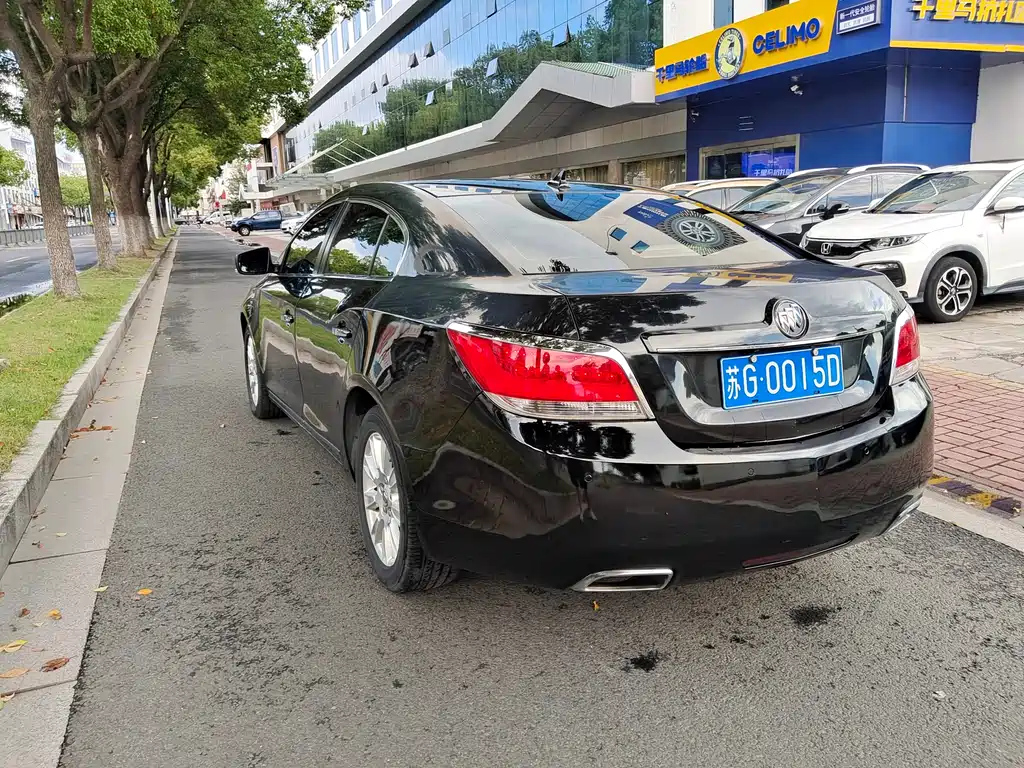 BUICK LACROSSE 2010