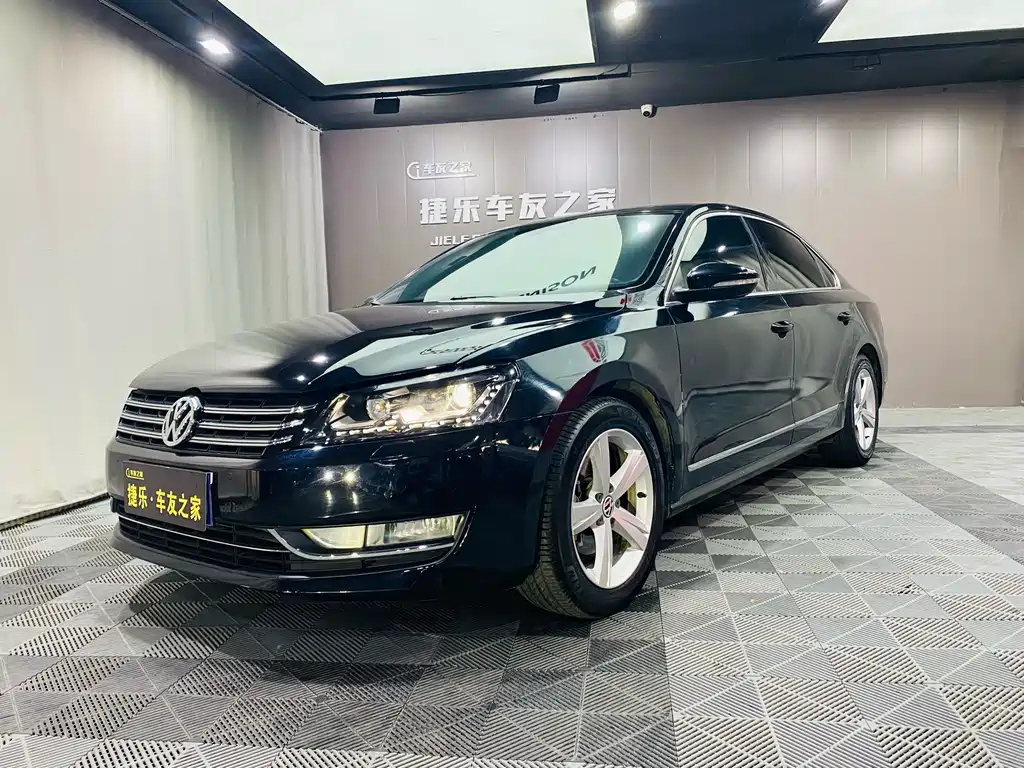 VOLKSWAGEN PASSAT 2013