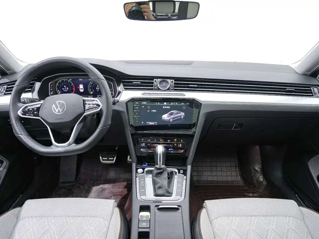 VOLKSWAGEN MAGOTAN 2023