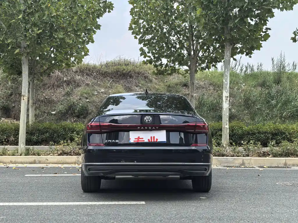 VOLKSWAGEN PASSAT 2025