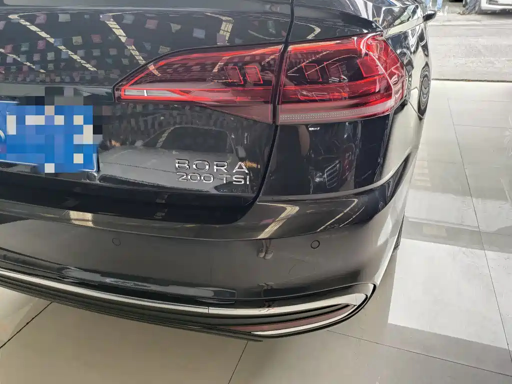 VOLKSWAGEN BORA 2023