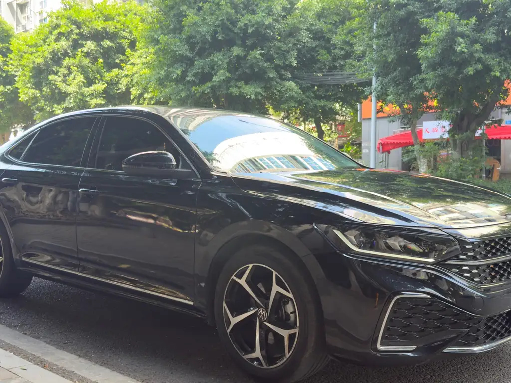 VOLKSWAGEN PASSAT 2024