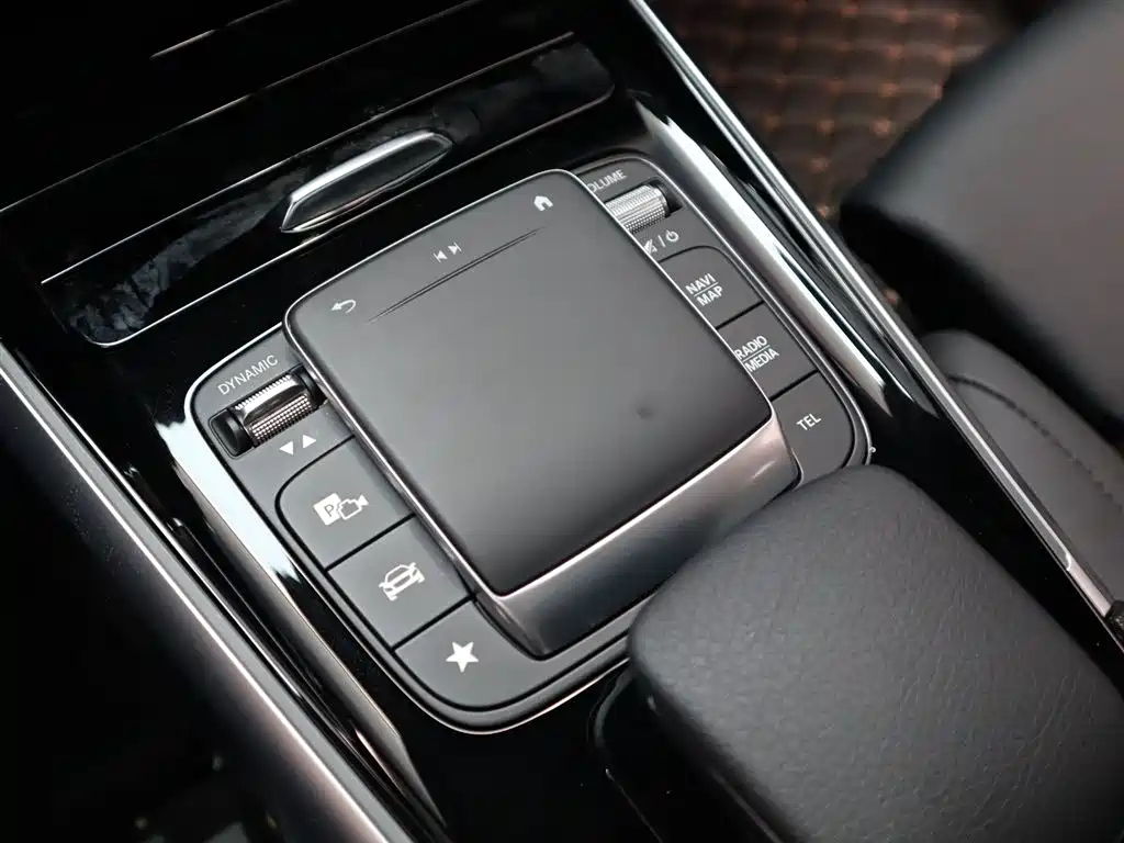 MERCEDES BENZ EQB 2023