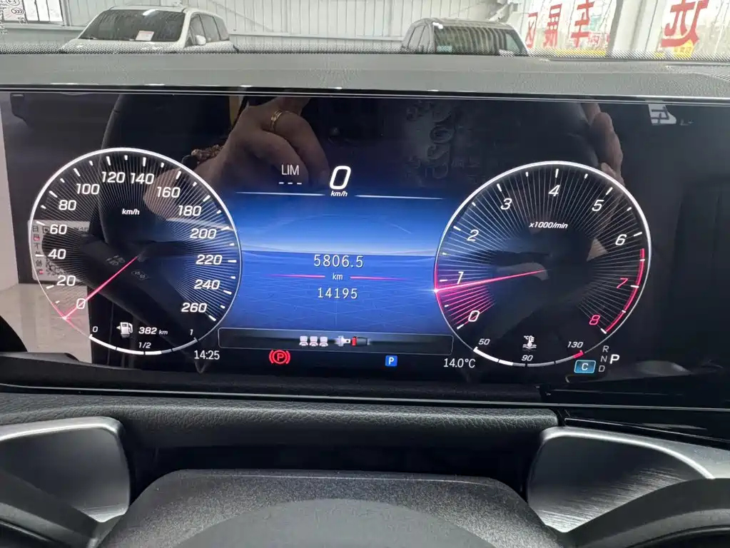 MERCEDES BENZ GLB 2024