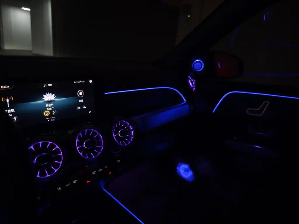 MERCEDES BENZ GLB 2023