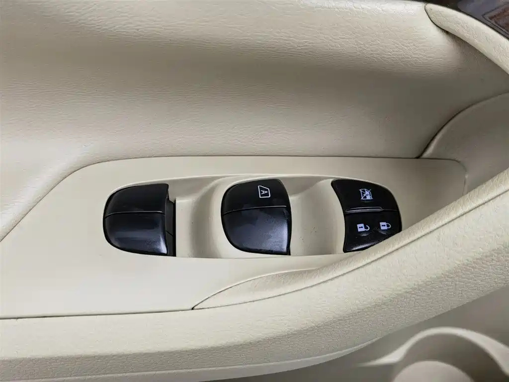 NISSAN TEANA 2013
