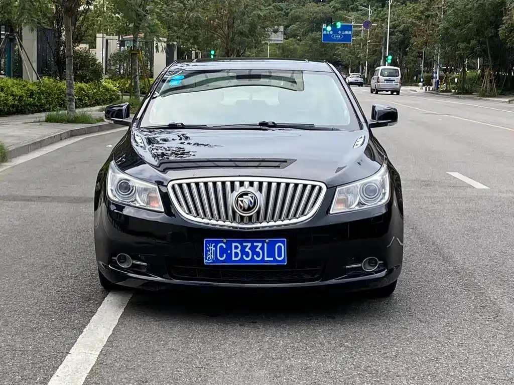 BUICK LACROSSE 2011