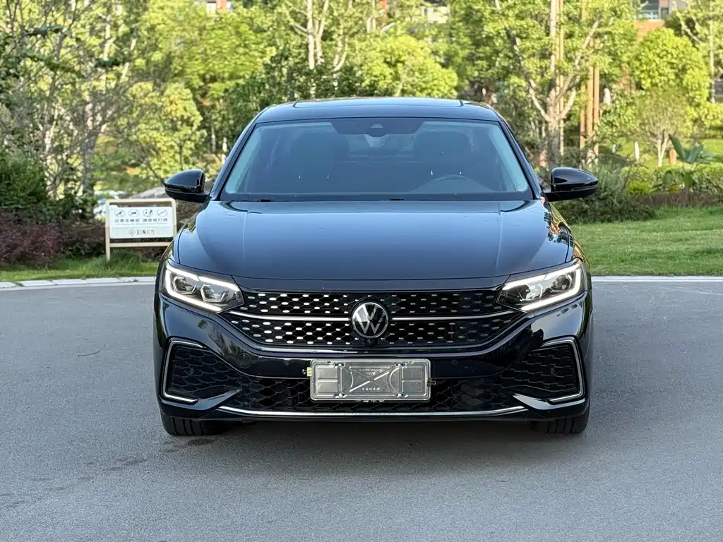 VOLKSWAGEN PASSAT 2023