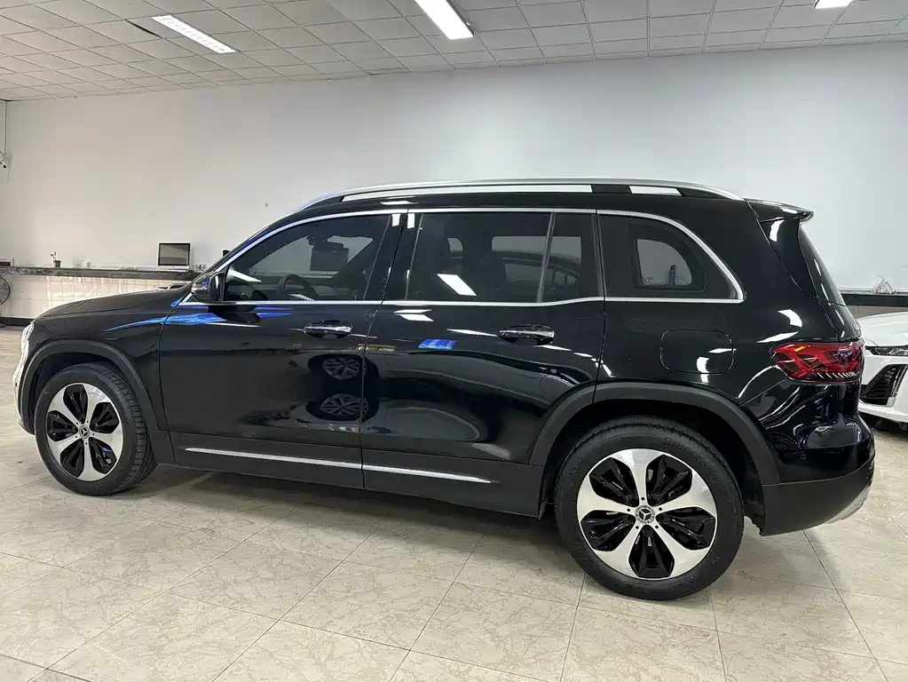 MERCEDES BENZ GLB 2023