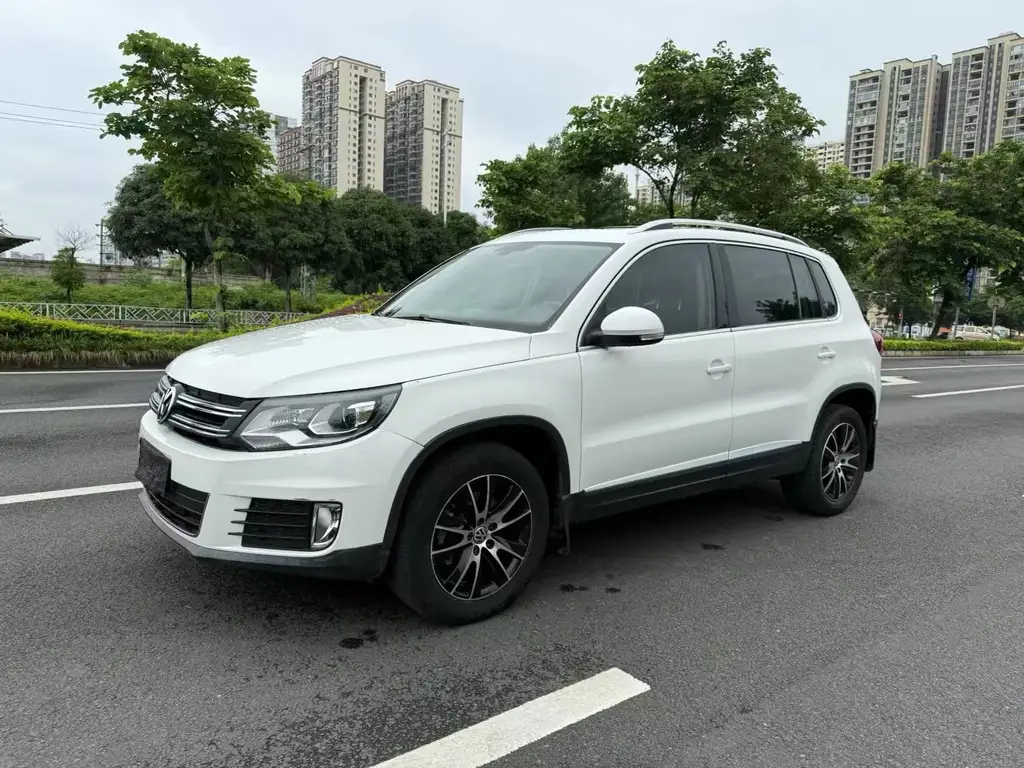 VOLKSWAGEN TIGUAN 2015