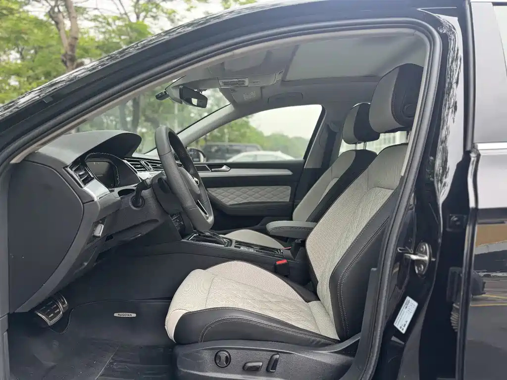 VOLKSWAGEN MAGOTAN 2023