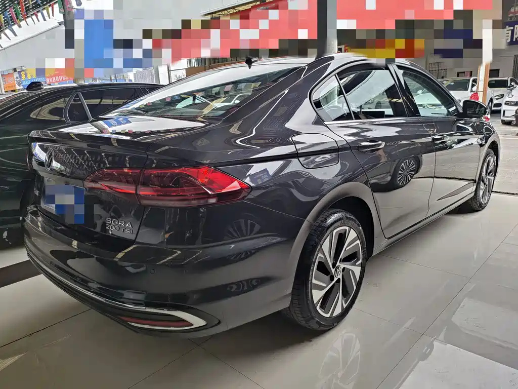 VOLKSWAGEN BORA 2023