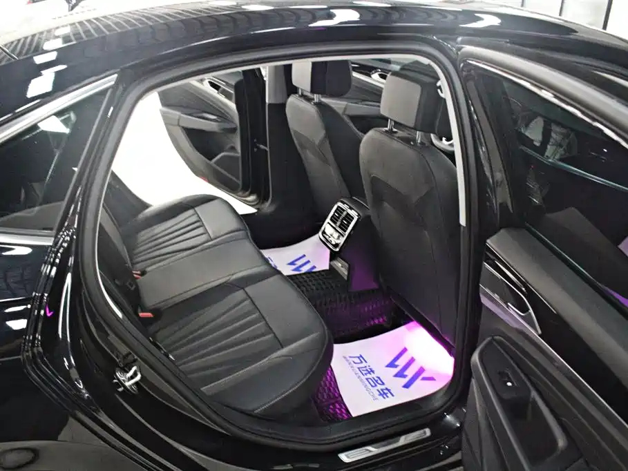 VOLKSWAGEN PASSAT 2025