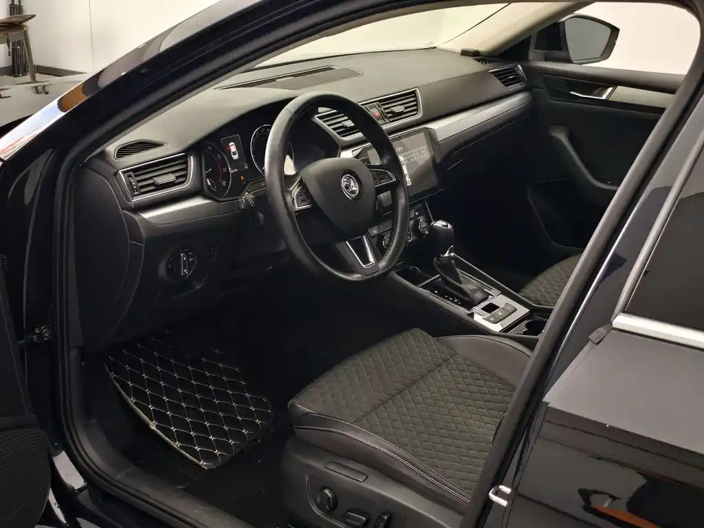 SKODA SUPERB 2016