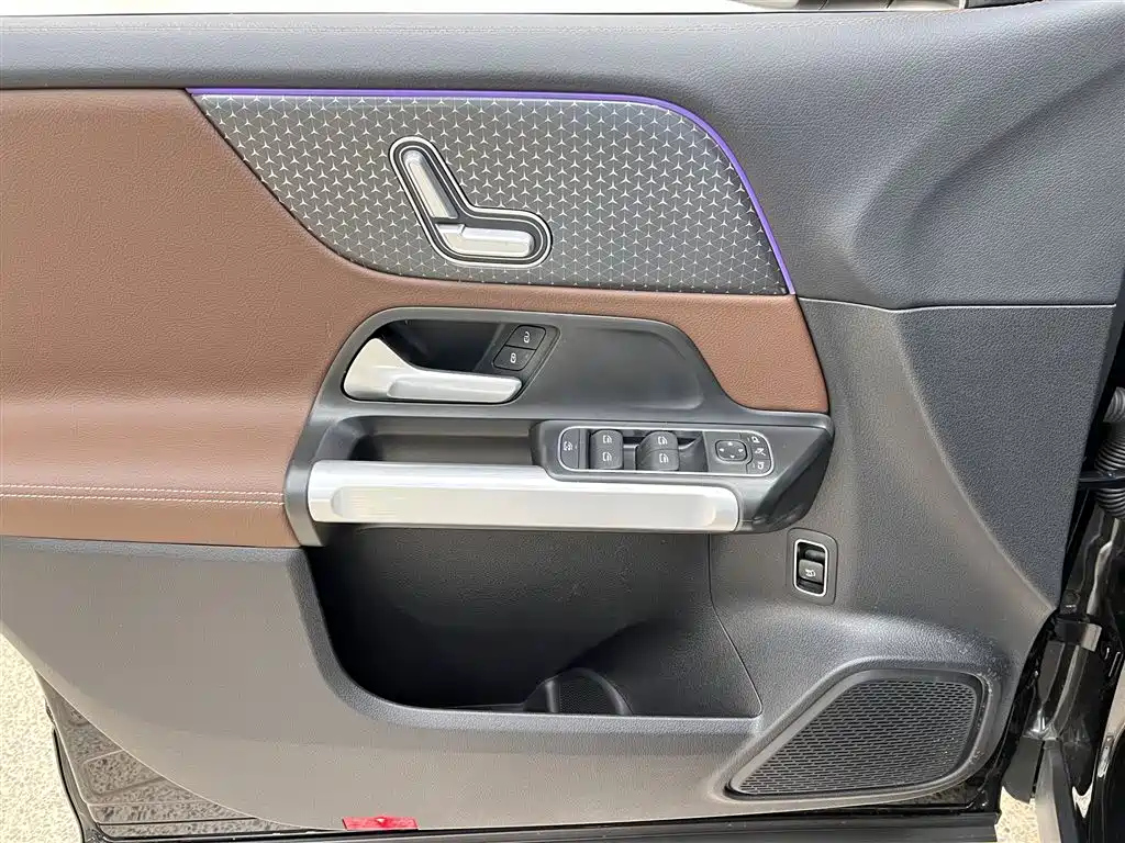 MERCEDES BENZ GLB 2024