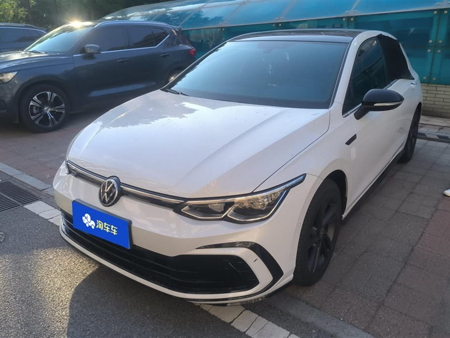 VOLKSWAGEN GOLF 2023