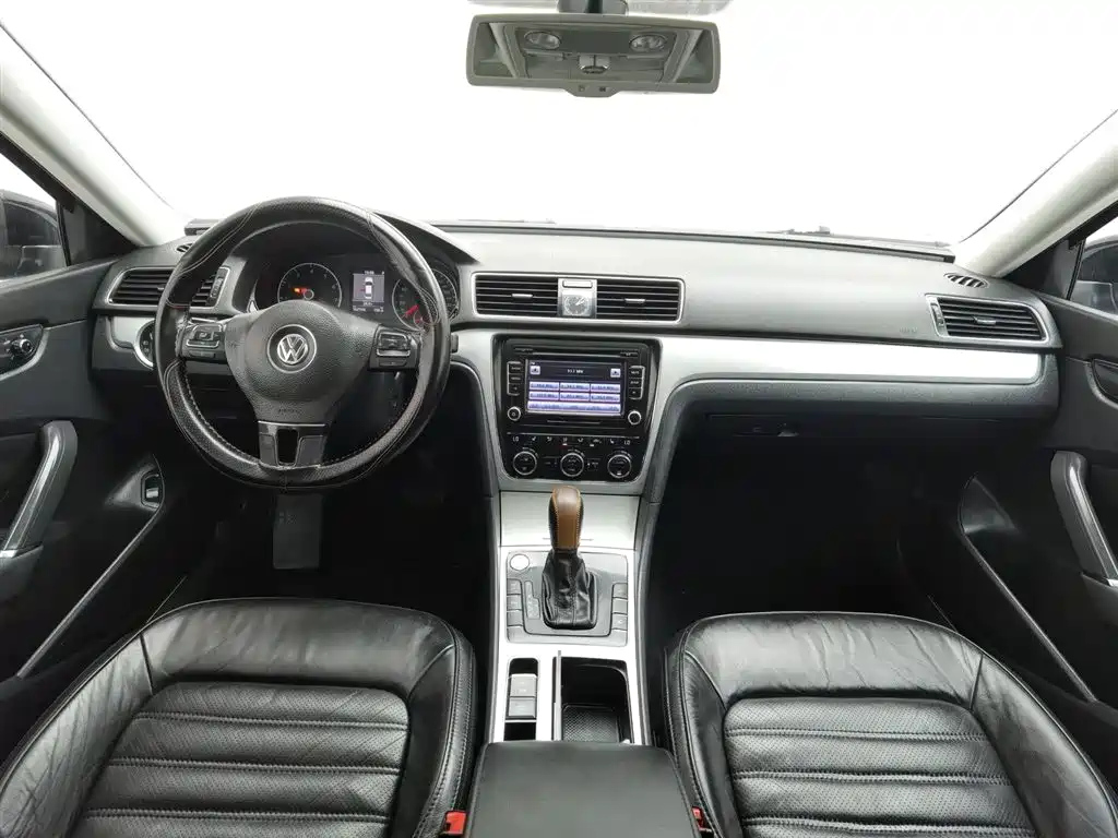 VOLKSWAGEN PASSAT 2014