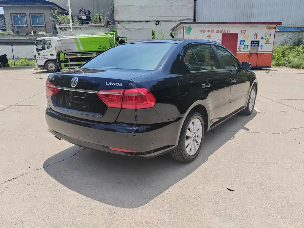 VOLKSWAGEN LAVIDA 2013