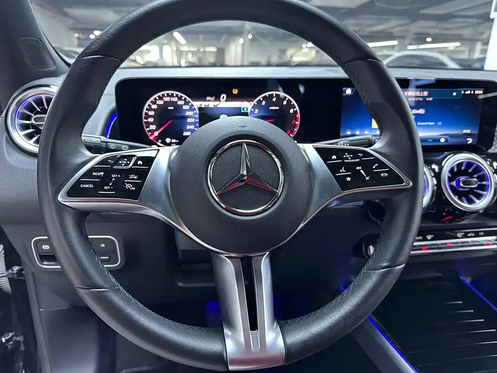 MERCEDES BENZ GLB 2024