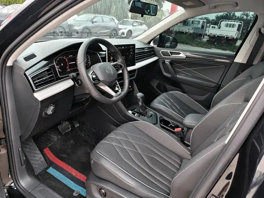 VOLKSWAGEN TIGUAN L 2024
