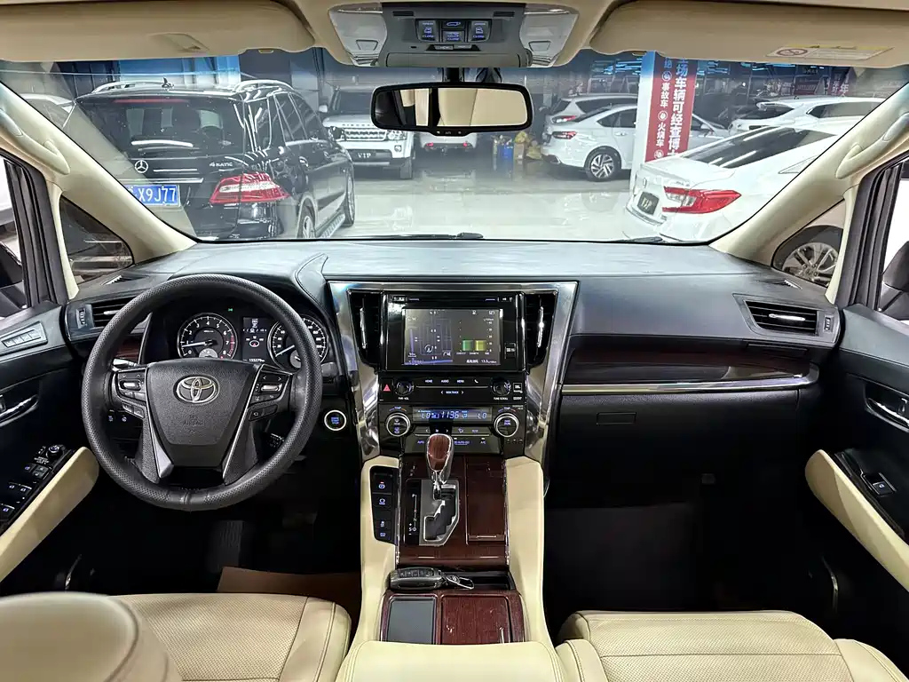 TOYOTA ALPHARD 2018
