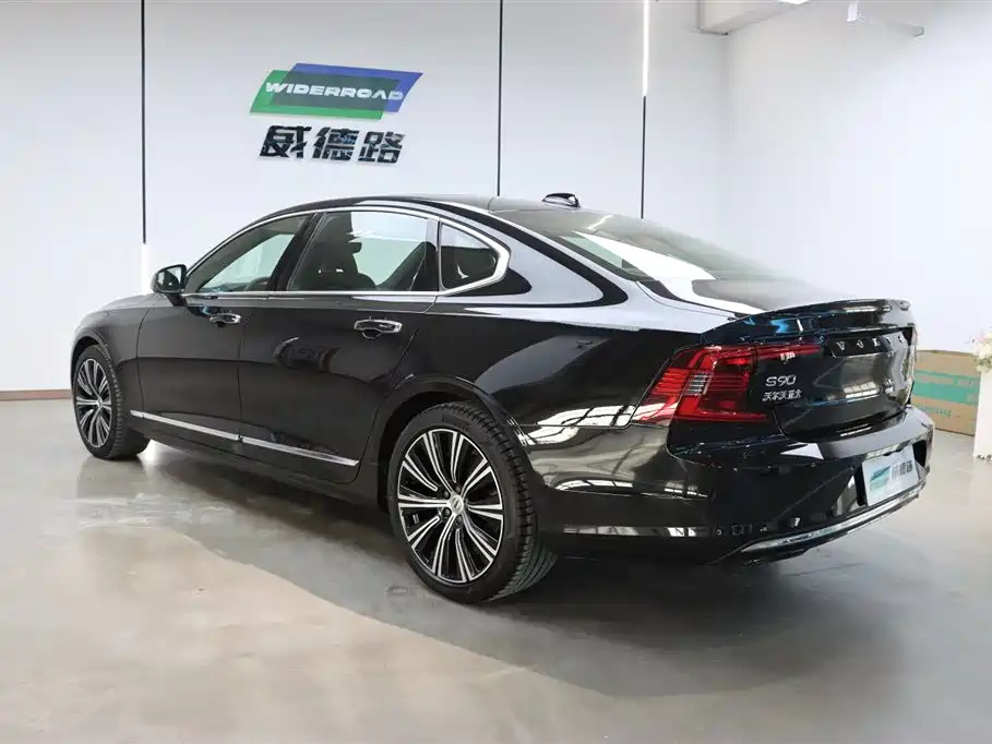 VOLVO S90 2021