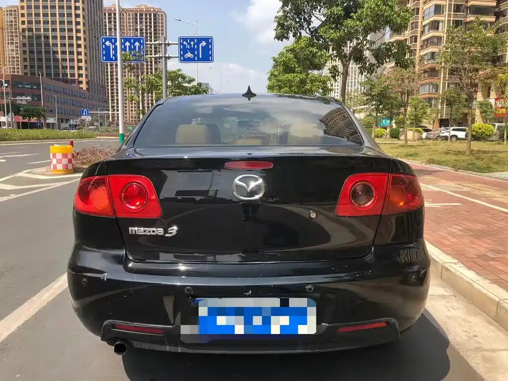 MAZDA 3 2010