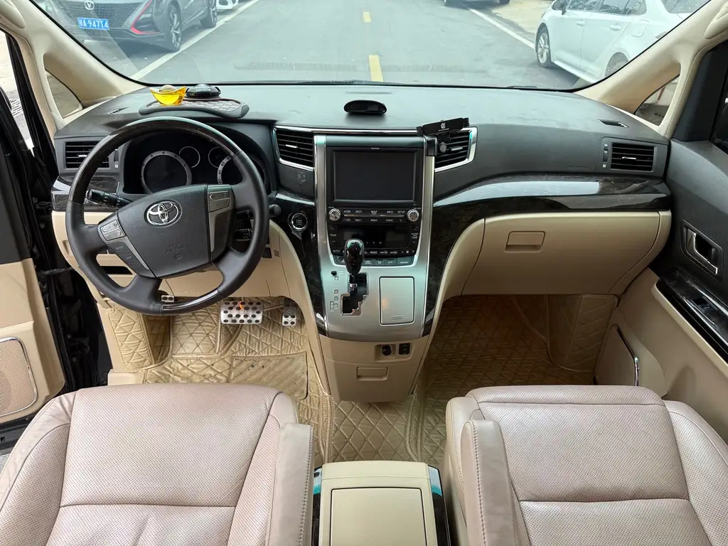 TOYOTA ALPHARD 2012