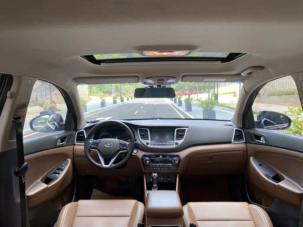HYUNDAI TUCSON 2015