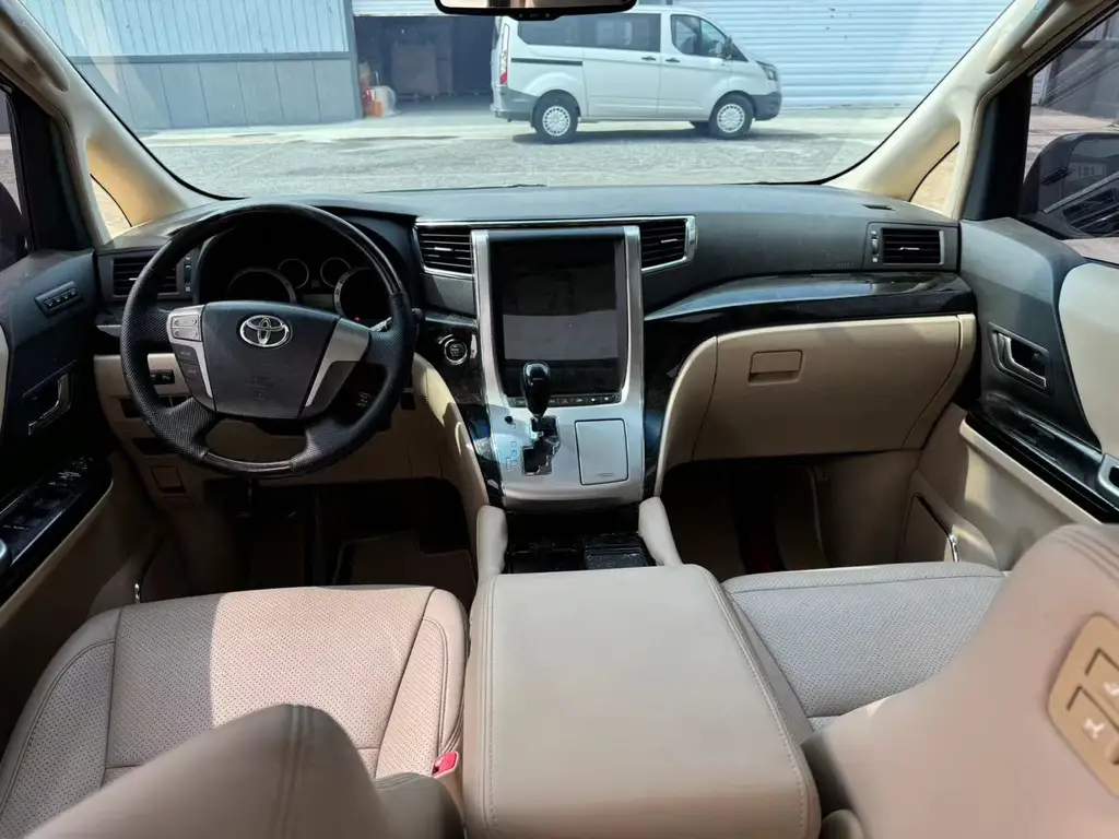 TOYOTA ALPHARD 2011