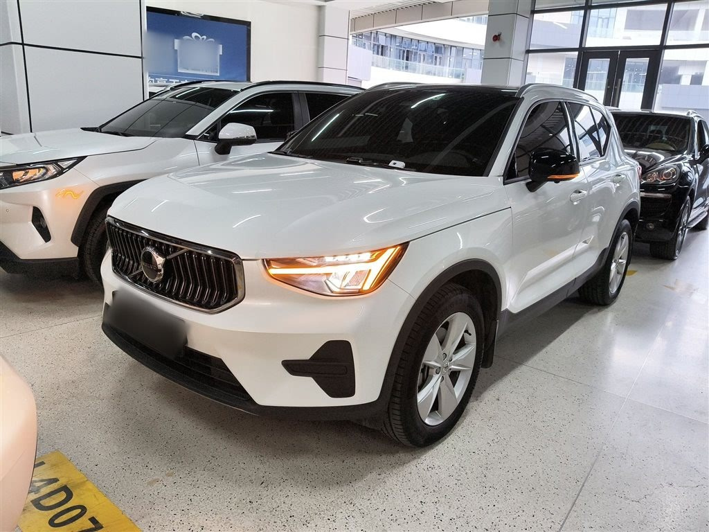VOLVO XC40 2023