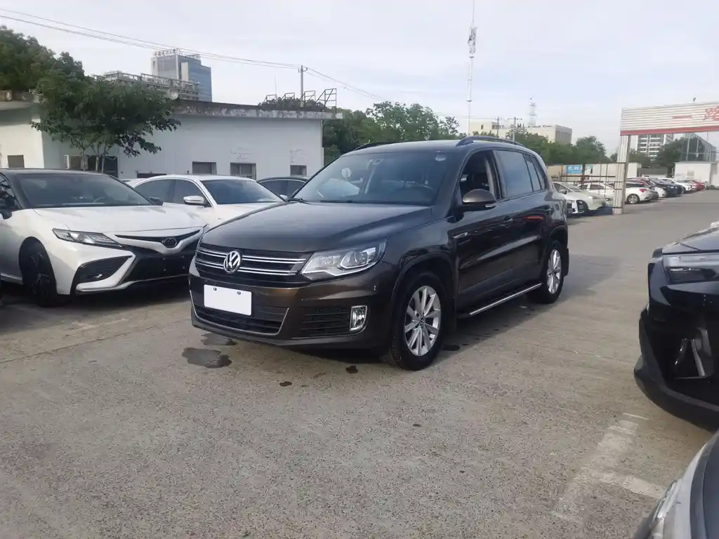 VOLKSWAGEN TIGUAN 2016