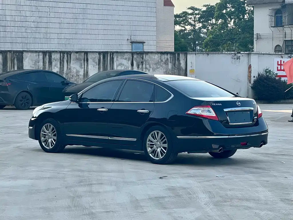 NISSAN TEANA 2011