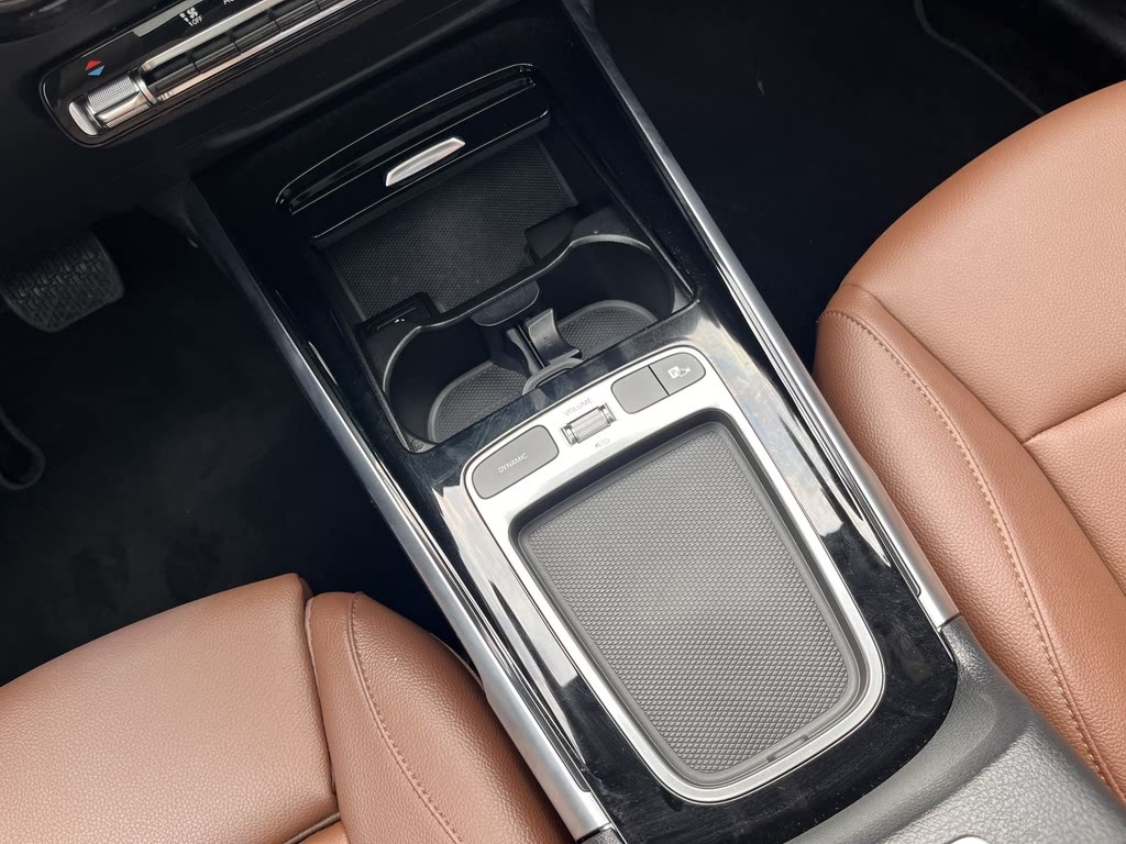 MERCEDES BENZ GLB 2024