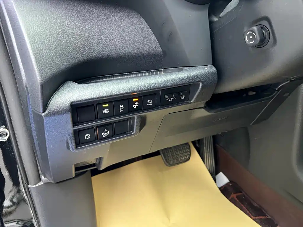 TOYOTA GRANVIA 2023