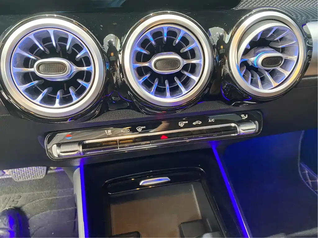 MERCEDES BENZ GLB 2024