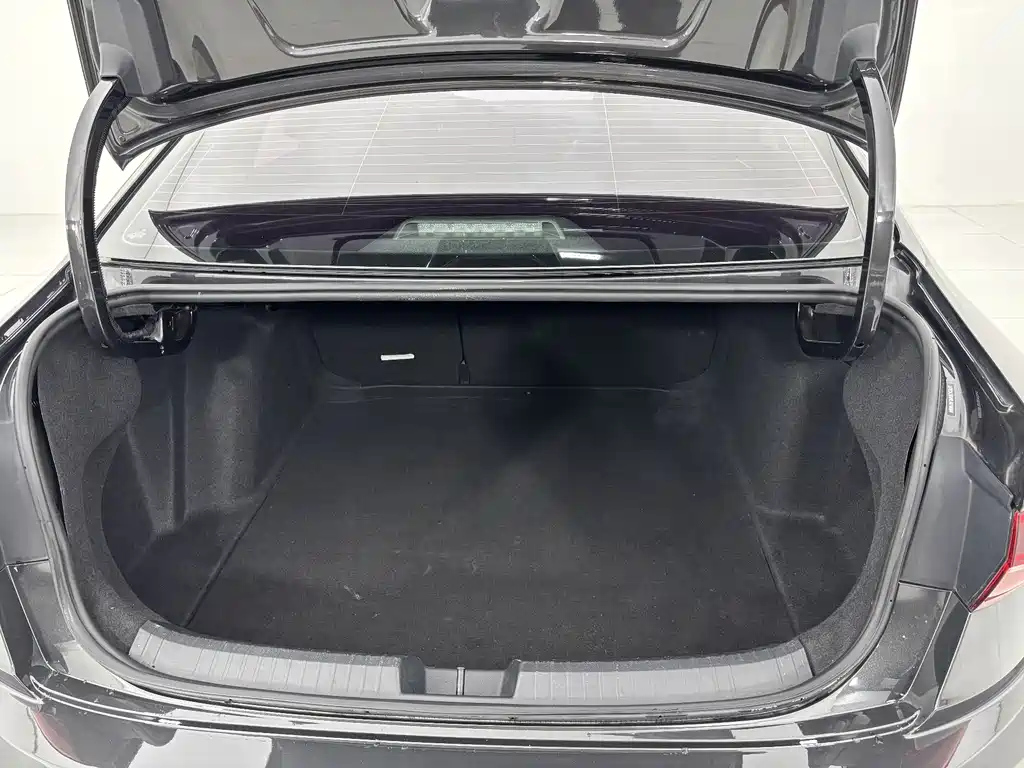 VOLKSWAGEN SAGITAR 2019