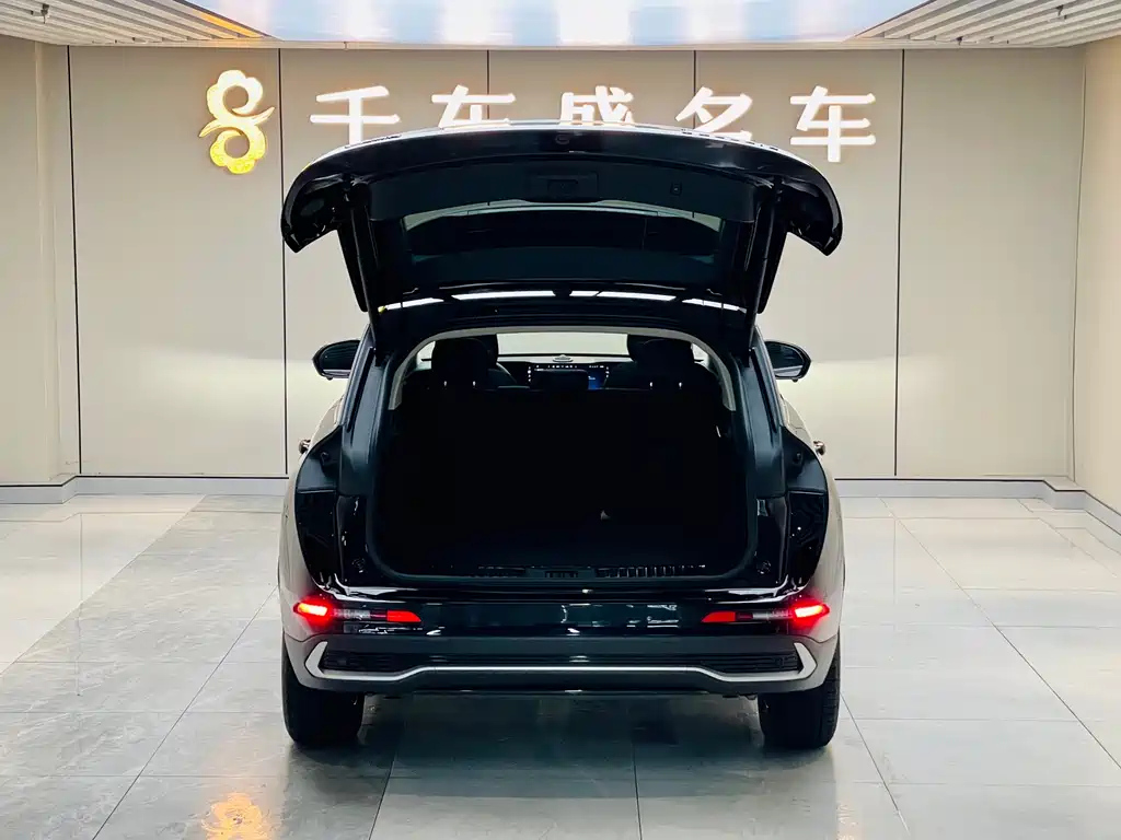 LINCOLN ADVENTURER 2023