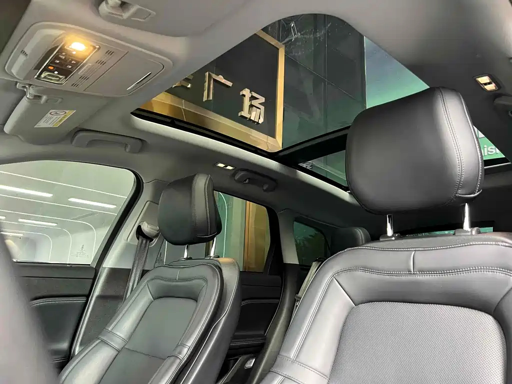 LINCOLN ADVENTURER 2021
