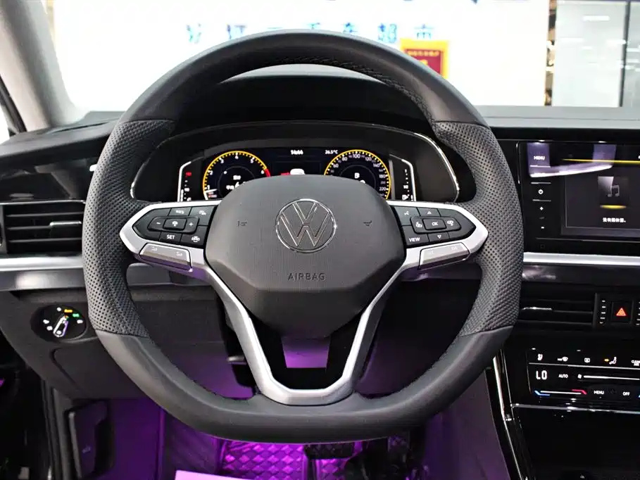 VOLKSWAGEN PASSAT 2025